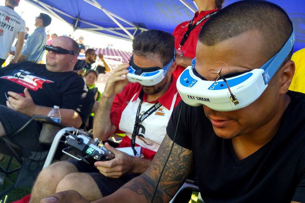 Wyścigi dronów: sport, adrenalina i gogle VR. Jak wyglądają i ile to kosztuje?