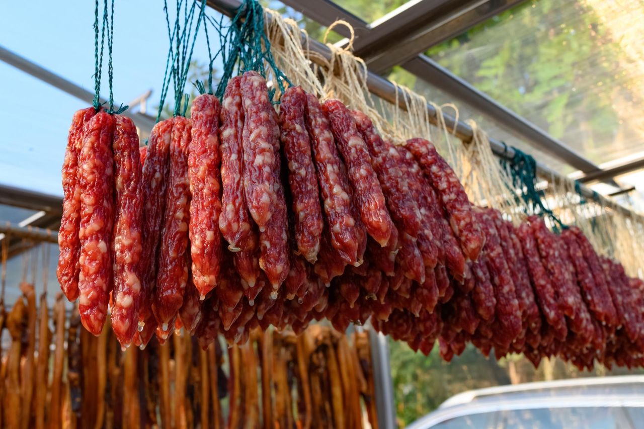 Powoduje przewlekły stan zapalny i miażdżycę, może uszkodzić trzustkę. Unikaj jak ognia