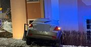 Szklarska Poręba: Kierowca wjechał w kościół. Policja apeluje o ostrożność