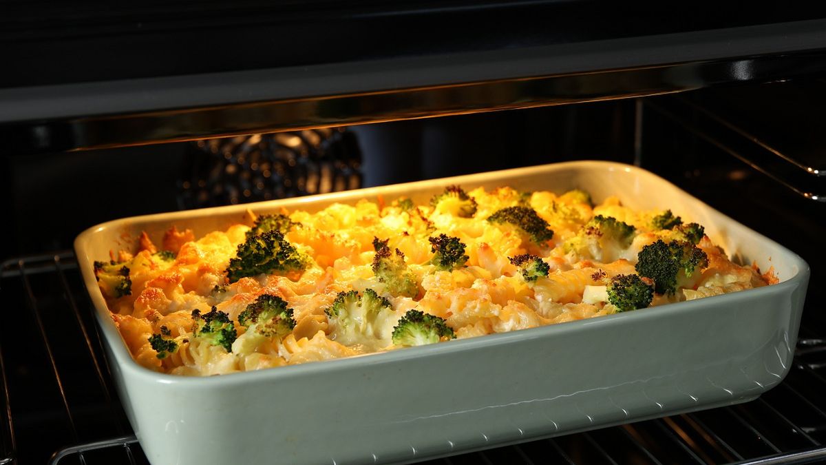 Zapiekanka z makaronem i brokułami