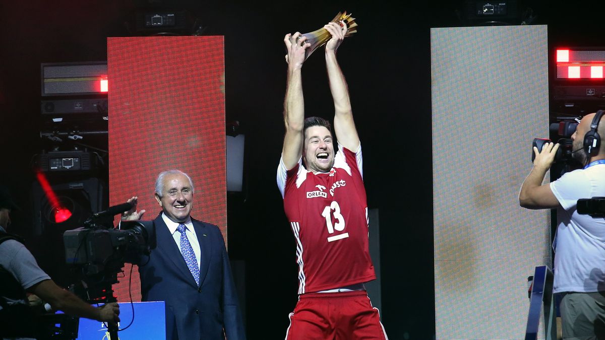 Zdjęcie okładkowe artykułu: Newspix / Jakub Piasecki / Na zdjęciu: Michał Kubiak z pucharem za triumf w MŚ 2018