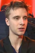 "rodzinka.pl": Maciej Musiał o romansie z dużo starszą partnerką