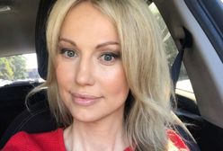 Magdalena Ogórek na Forum w Karpaczu. Uwagę zwraca nietuzinkowa torebka