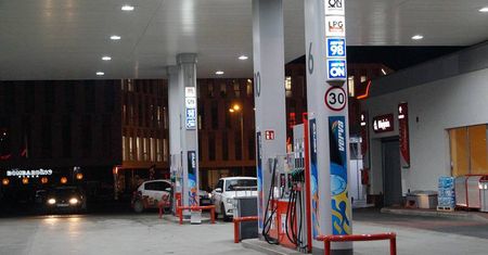 Benzyna po 5 zł? Premier zapowiedział obniżenie VAT-u na paliwa