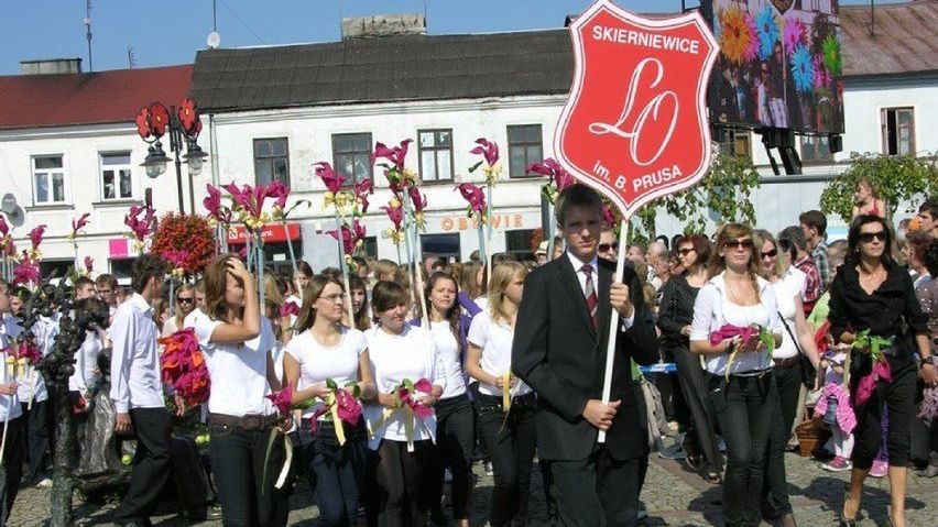 Tak, dekadę temu, wyglądała parada skierniewickiego Święta Kwiatów, Owoców i Warzyw