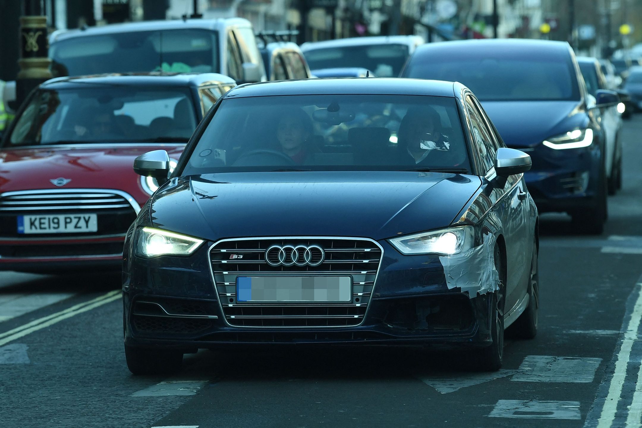 Dawno niewidziana Emma Watson zadaje szyku na ulicach Londynu