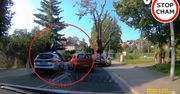 O mały włos nie zderzyła się z radiowozem. Policja jechała na sygnale