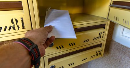 Wrzucają do skrzynek. To podstęp. Spółdzielnie ostrzegają