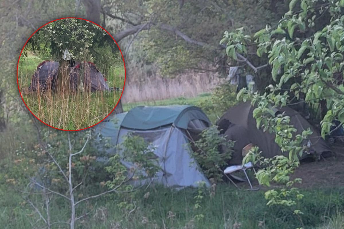 Koczują w krzakach w Warszawie. "Jesteśmy bezradni"