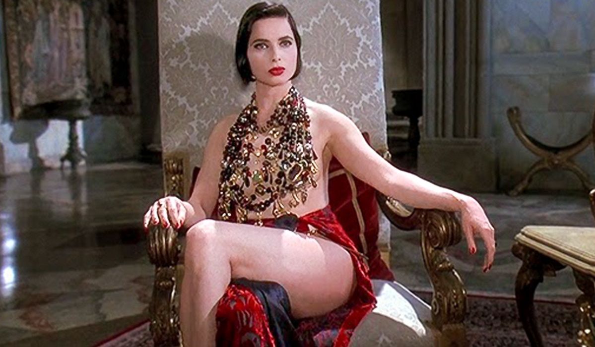 Broadway's new 'Death Becomes Her' steals the spotlight