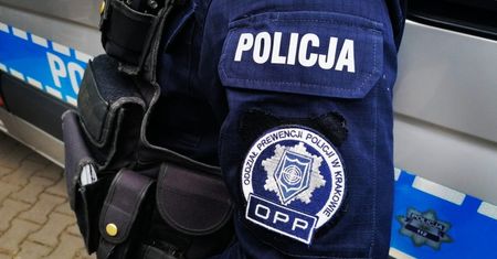 Złapał gumę na A4. Policjanci chcieli pomóc i wtedy się zaczęło