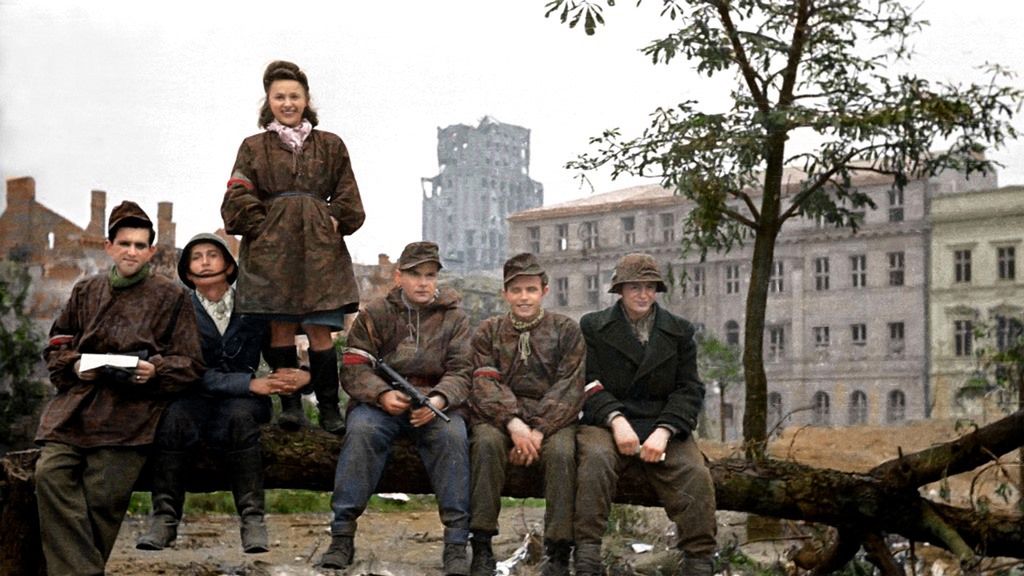 Powstanie Warszawskie: Mikołaj Kaczmarek przywraca kolory historycznych zdjęć 1