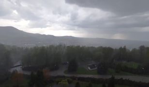 Moment uderzenia pioruna podczas burzy. Przerażające nagranie ze Śląska
