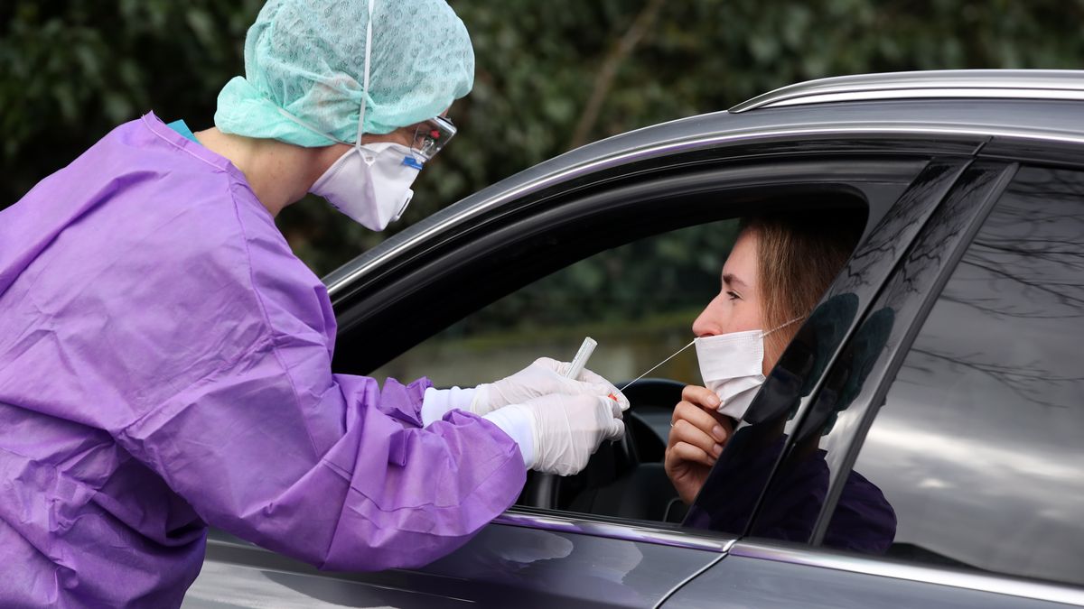 Czwarta fala koronawirusa przyspiesza 