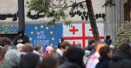 Wrze w Gruzji, ludzie mają dość władz. Wybory nazywają "parodią"