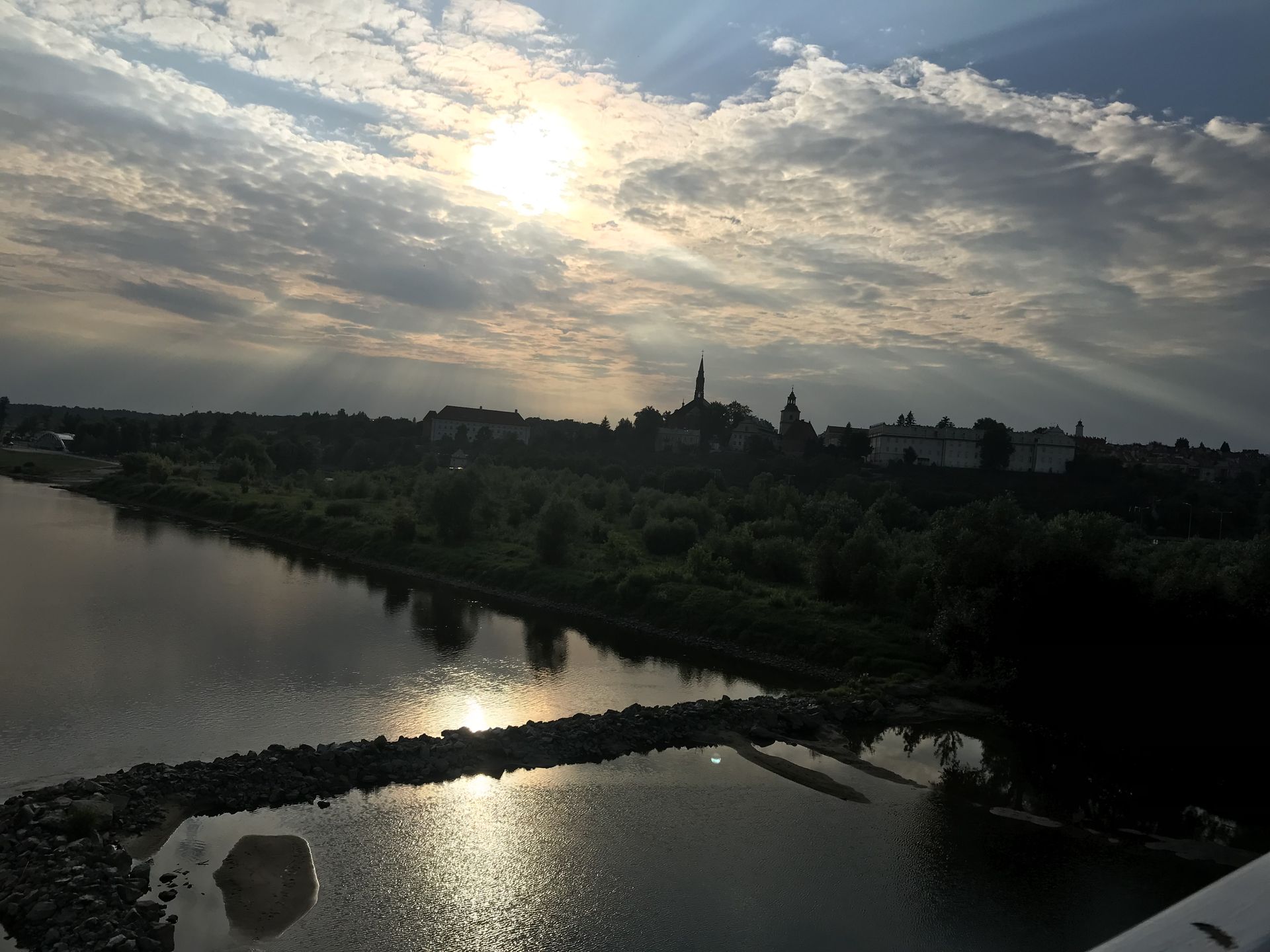 Miło udać się na spacer nad Wisłę 