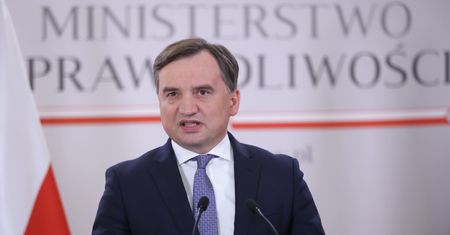Nauczycielka zdjęła ze ściany krzyż. Sąd Najwyższy odrzucił skargę Ziobry