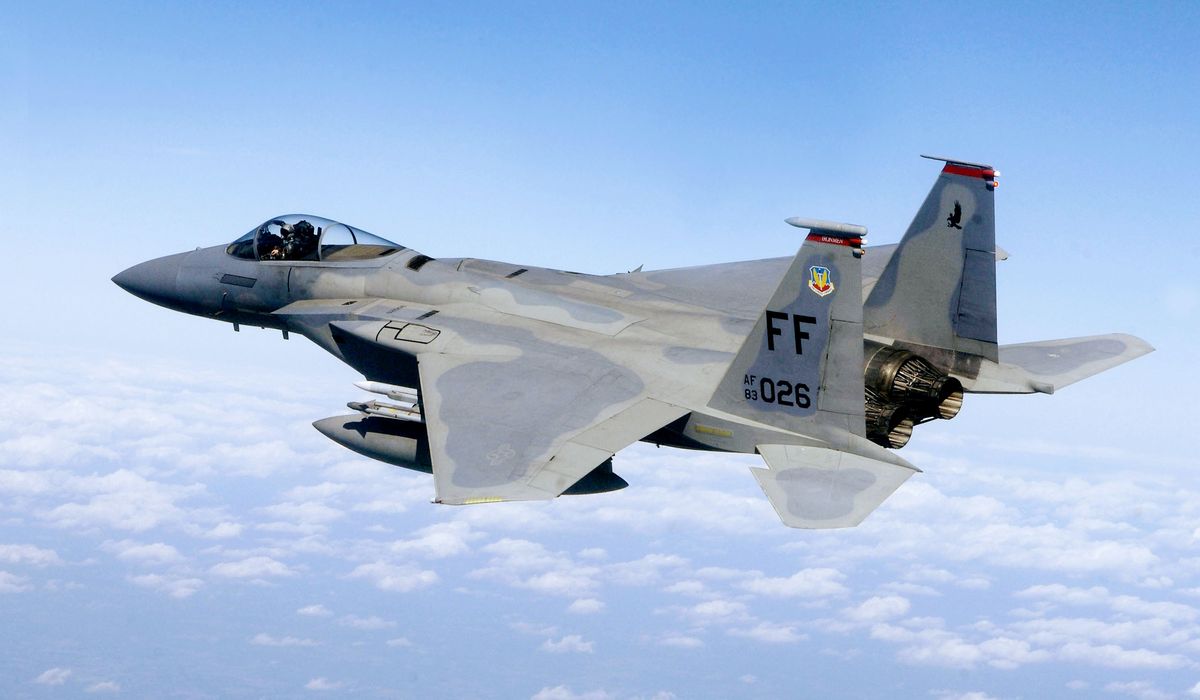 Katastrofa amerykańskiego myśliwca F-15 na Okinawie. Pilot przeżył