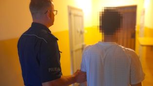 Kościerzyna: Policjanci dostali zgłoszenie o dzieciach bez opieki. Na miejscu zastali ojca z narkotykami