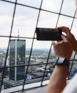 Próbował wejść na dach wieżowca. Sprawa 26-latka z Łotwy w sądzie