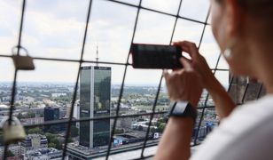 Próbował wejść na dach wieżowca. Sprawa 26-latka z Łotwy w sądzie