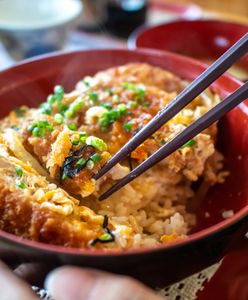 Katsudon – japoński schabowy. Kubki smakowe eksplodują
