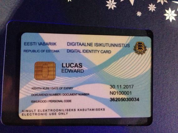 Pierwsza wydana elektroniczna karta e-rezydenta Estonii