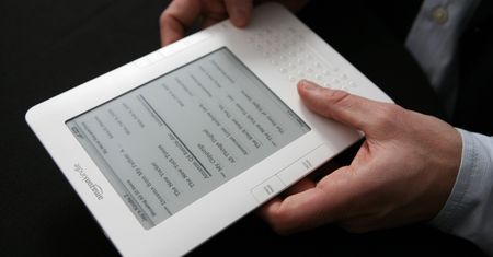 Kindle ma 7 lat, Amazon zmienia książki w słuchowiska