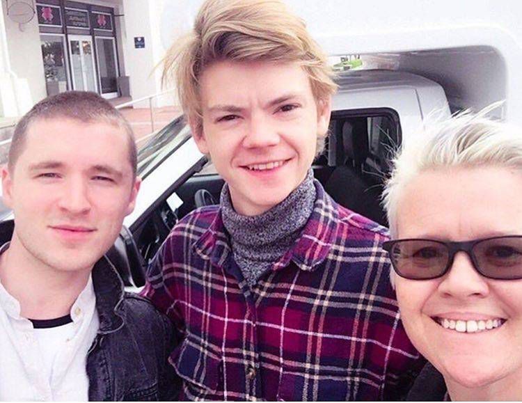 Thomas Brodie Sangster zagrał Sama w To właśnie miłość