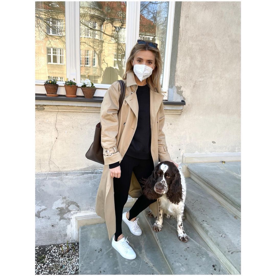 Kasia Tusk w obszernym trenczu