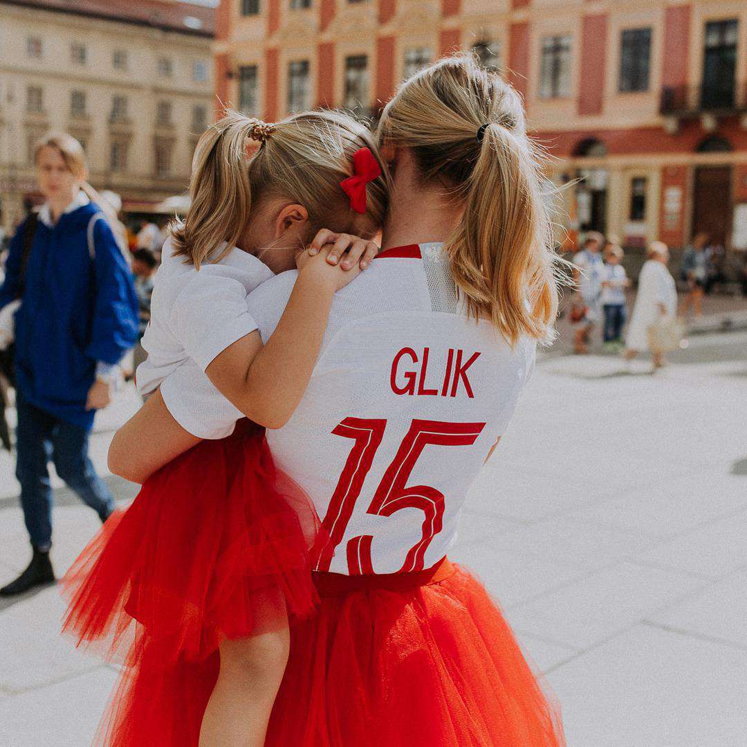 Marta Glik z córką kibicuje polskiej reprezentacji w meczu Polska-Japonia

fot. Marta Wasilewska