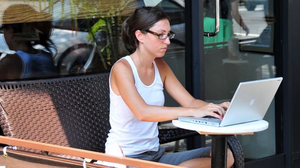 Cyfrowy Polsat proponuje Internet LTE do 100 Mb/s. Jakie są szczegóły oferty? 1