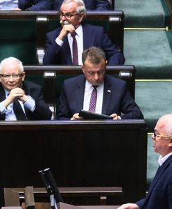 Polityka wróciła do parlamentu? "Kaczyński 'przekupywał' posłów"