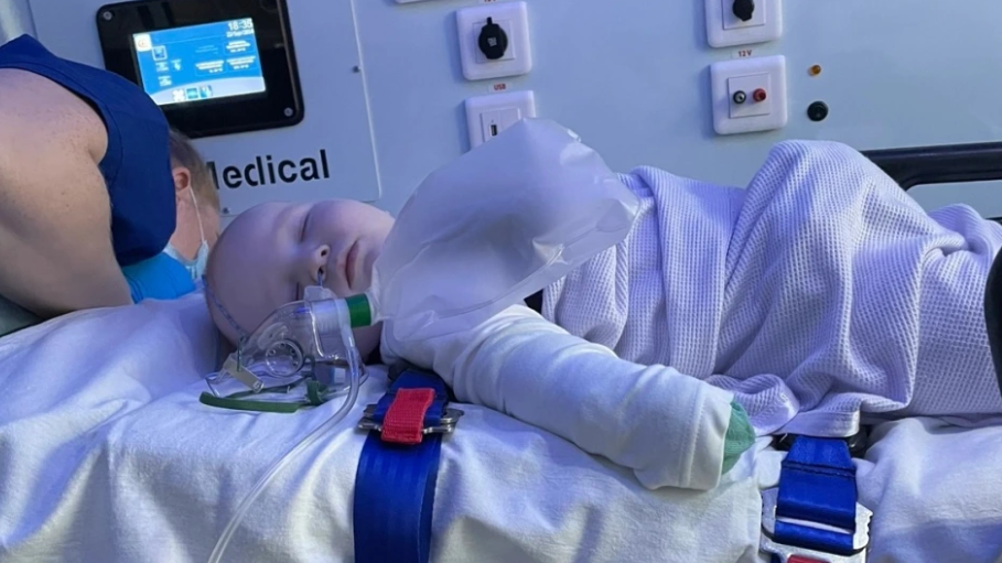 Jej syn stał się nagle siny. Matka ostrzega rodziców