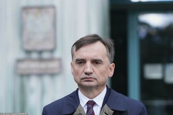 "Król Europy jest królem złodziei". Ziobro krytykuje po głosowaniu