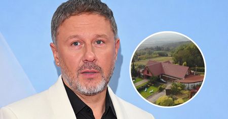 Różowa posiadłość Andrzeja Piasecznego w Górach Świętokrzyskich. Tak mieszka gwiazdor