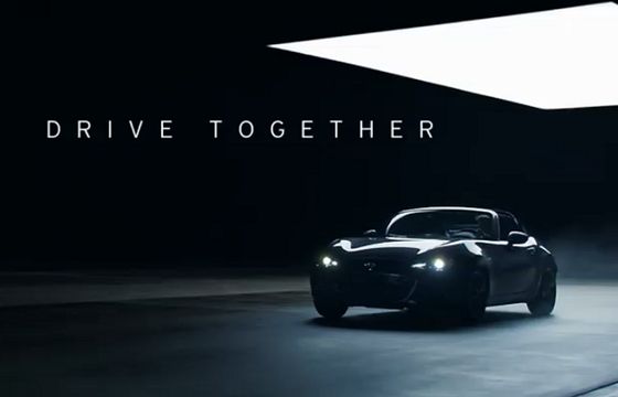 Jedność kierowcy z samochodem w kampanii Mazdy (wideo)