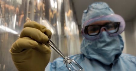 Nowy szczep koronawirusa. Szczepionka Pfizera i Moderny go zwalczy? Wyniki badań