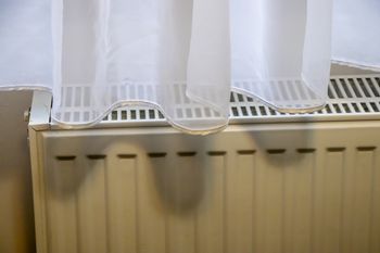 Ukryte klapki w kaloryferze. Otwórz je i płać mniej za ogrzewanie