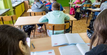Koronawirus. Nauczycielka nie zgodziła się na noszenie maseczki. Wygrała z dyrekcją szkoły
