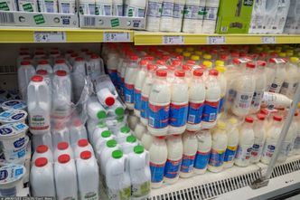 Będziemy oddawać opakowania po mleku. Branża handlowa alarmuje: "zagrożenie sanitarne"
