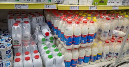 Będziemy oddawać opakowania po mleku. Branża handlowa alarmuje: "zagrożenie sanitarne"