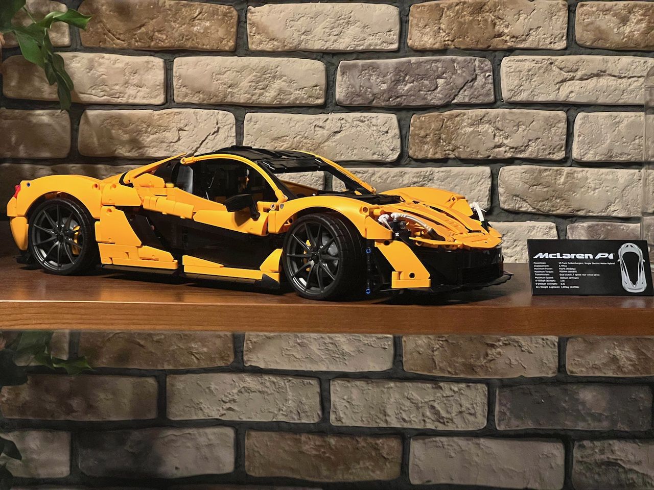 McLaren P1 z klocków LEGO