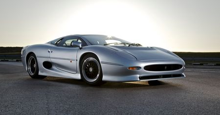 Legenda lat 90.: Jaguar XJ220 [galeria zdjęć]