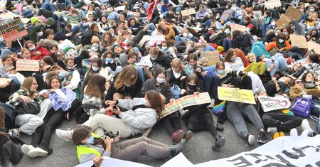 Warszawa. Czternastolatka zatrzymana na Strajku Klimatycznym. Za "dewastację"