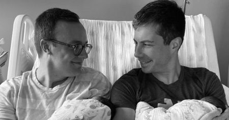 Mówią o nich całe USA. Znany polityk i jego mąż adoptowali dwoje dzieci