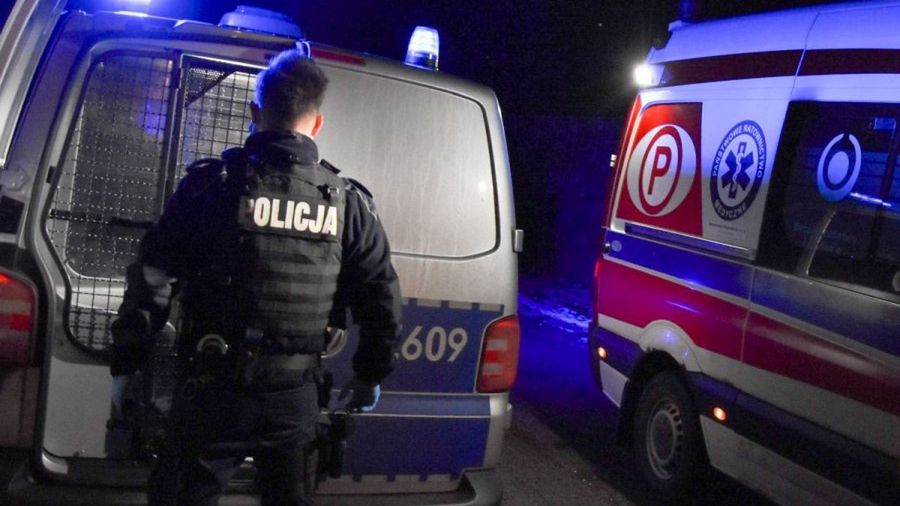 Okradł karetkę i przystawił sobie do gardła nóż