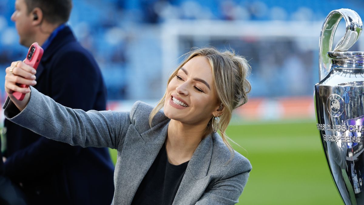 MANCHESTER, ENGLAND - APRIL 17: TNT Sports presenter Laura Woods takes a selfie with the Champions League trophy before the UEFA Champions League quarter-final second leg match between Manchester City and Real Madrid CF at Etihad Stadium on April 17, 2024 in Manchester, England.(Photo by James Baylis - AMA/Getty Images)