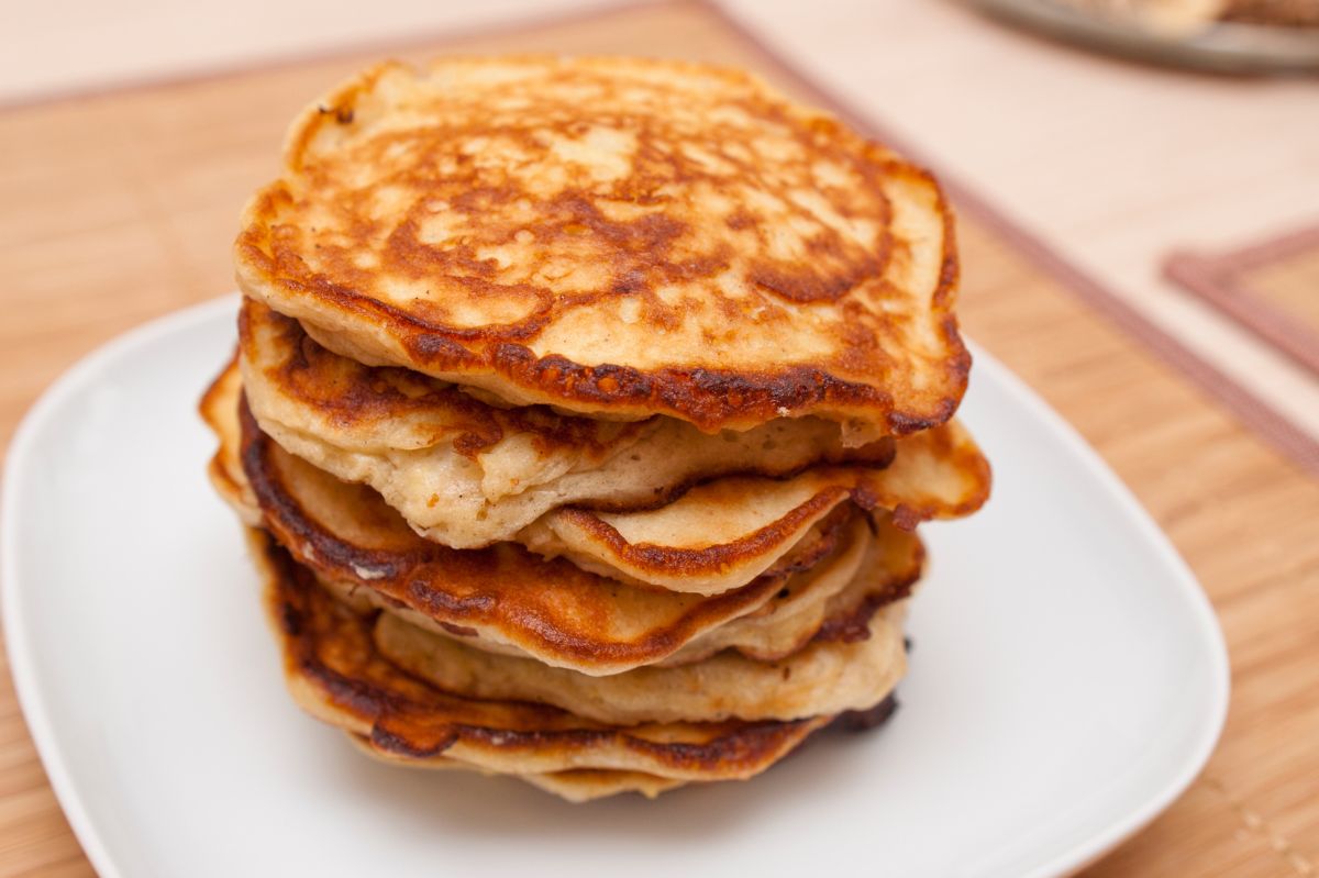 In half an hour, fluffy and soft pancakes land on the plate. There isn't a single apple in them.