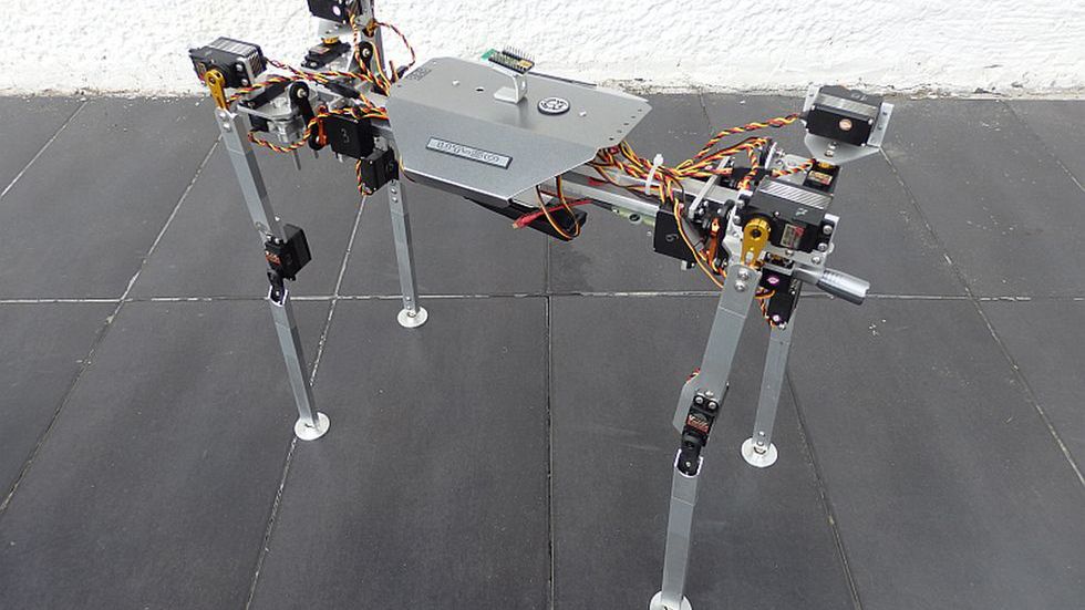 Specjalnie dla Gadżetomanii: Coraz doskonalsze maszyny kroczące ze Stajni "Tron" 1